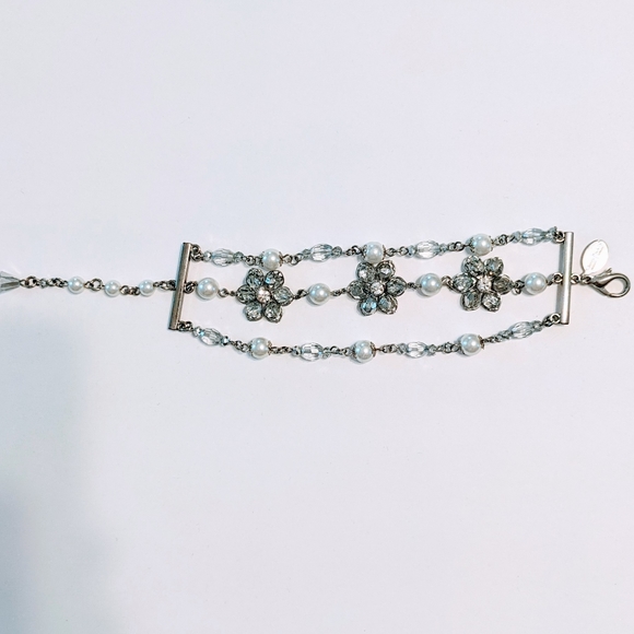 White House Black Market Faux Pearl Rhinestone and Silver Tone Bracelet Like New - Picture 2 of 4